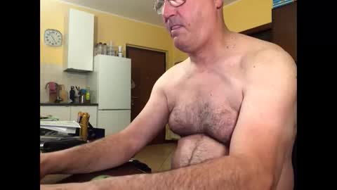 Snapshot of giovanni_1964 chatting on May 17, 2:53 am giovanni_1964 online show from May 17, 2:53 am