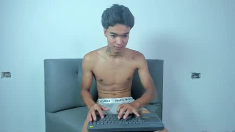 Snapshot of giraldo_giraldo chatting on January 2, 8:46 pm Giraldo online show from January 2, 8:46 pm