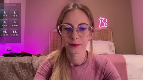 Snapshot of girl_i_am chatting on December 28, 5:35 pm Nikki online show from December 28, 5:35 pm
