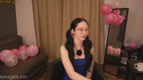 Snapshot of girl_i_am chatting on February 21, 4:08 pm Nikki online show from February 21, 4:08 pm