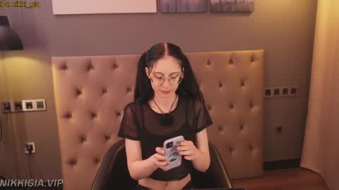 Snapshot of girl_i_am chatting on March 6, 4:14 pm Nikki online show from March 6, 4:14 pm