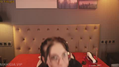 Snapshot of girl_i_am chatting on April 9, 3:06 pm Nikki online show from April 9, 3:06 pm