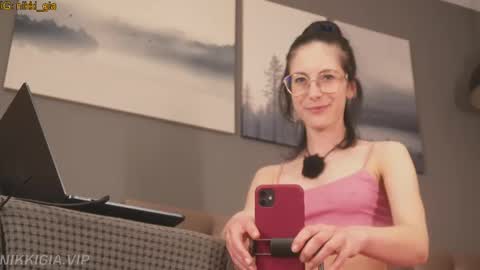 Snapshot of girl_i_am chatting on May 3, 3:18 pm Nikki online show from May 3, 3:18 pm