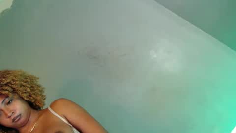 Snapshot of girl_in_black chatting on January 23, 9:39 pm Nikka Gadavida online show from January 23, 9:39 pm