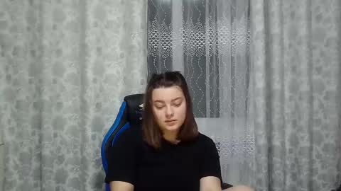 Snapshot of girl_leya chatting on January 31, 10:10 pm girl_leya online show from January 31, 10:10 pm