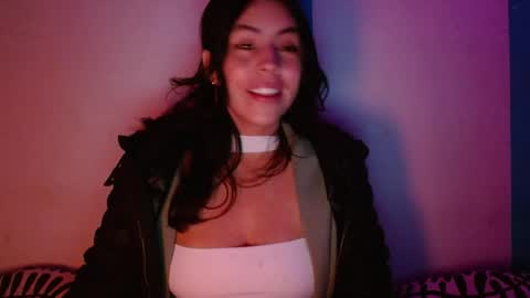 Snapshot of girl_marvel1 chatting on May 17, 6:00 am Alejandra online show from May 17, 6:00 am