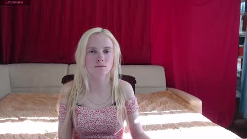 Snapshot of girl_summer97 chatting on May 7, 2:44 pm Katia online show from May 7, 2:44 pm