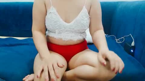 Snapshot of girlhanoi chatting on April 18, 2:04 am girlhanoi online show from April 18, 2:04 am