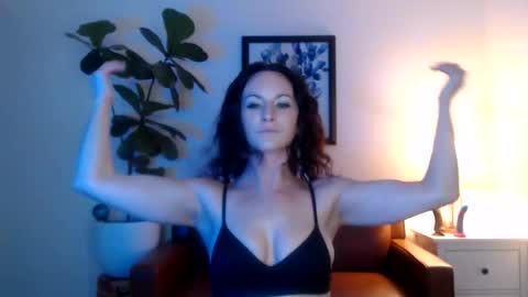 Snapshot of girlnexxxdoor chatting on February 12, 1:44 am Girlnexxxdoor online show from February 12, 1:44 am