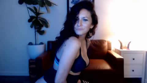 Snapshot of girlnexxxdoor chatting on February 16, 3:46 am Girlnexxxdoor online show from February 16, 3:46 am