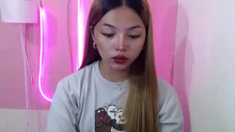 Rhaine online show from March 2, 5:44 am