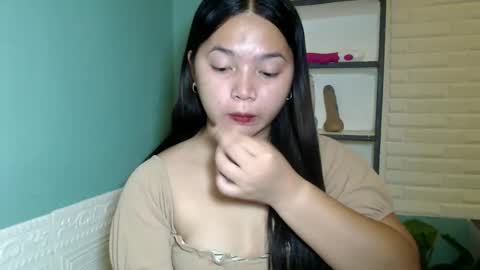 Rhaine online show from December 19, 7:54 pm