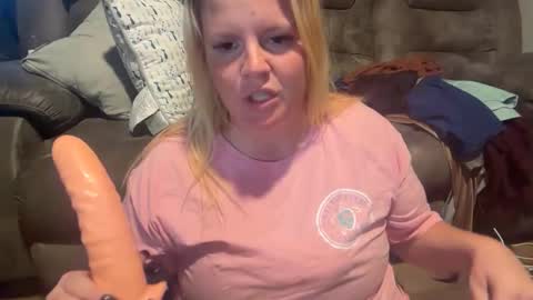 Snapshot of girthdaddy9 chatting on June 4, 10:27 pm girthdaddy9 online show from June 4, 10:27 pm