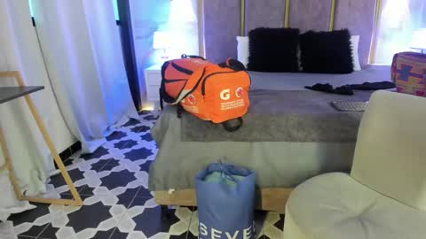     online show from February 24, 11:52 am