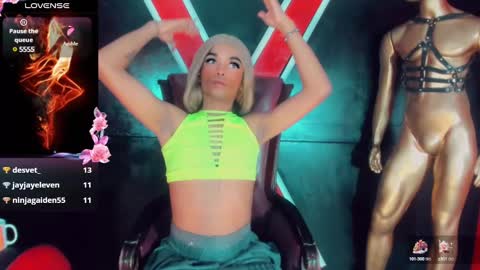 Snapshot of gisele_fox chatting on January 7, 2:42 am Gisel online show from January 7, 2:42 am