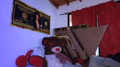 . Gisel Reyes . online show from April 20, 6:53 pm