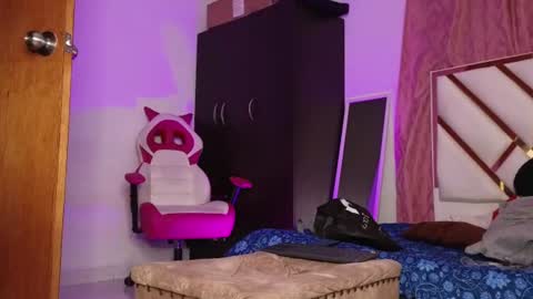 . Gisel Reyes . online show from July 29, 4:43 am