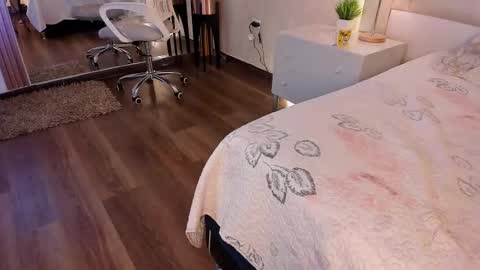 Giselle Tompos online show from March 22, 2:26 am