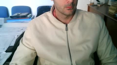 Snapshot of giuseppevai1 chatting on April 20, 7:33 am giuseppevai1 online show from April 20, 7:33 am