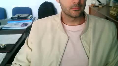 Snapshot of giuseppevai1 chatting on April 24, 9:01 am giuseppevai1 online show from April 24, 9:01 am