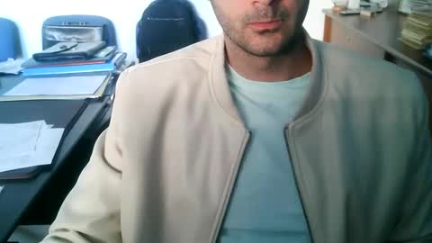 Snapshot of giuseppevai1 chatting on April 28, 7:02 am giuseppevai1 online show from April 28, 7:02 am