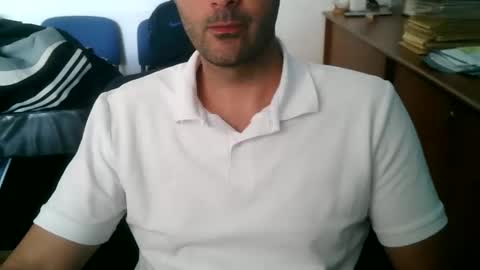 Snapshot of giuseppevai1 chatting on June 4, 10:21 am giuseppevai1 online show from June 4, 10:21 am