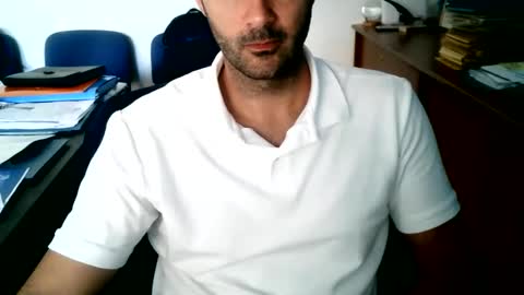 Snapshot of giuseppevai1 chatting on June 6, 9:47 am giuseppevai1 online show from June 6, 9:47 am
