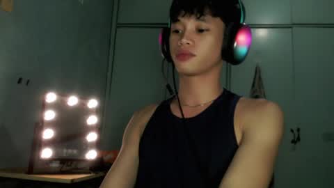 Snapshot of givemethrillx chatting on April 10, 7:18 pm givemethrillx online show from April 10, 7:18 pm