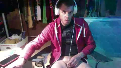 Snapshot of gizmomaster chatting on September 10, 6:19 pm dutch rave guy c2c dutch online show from September 10, 6:19 pm