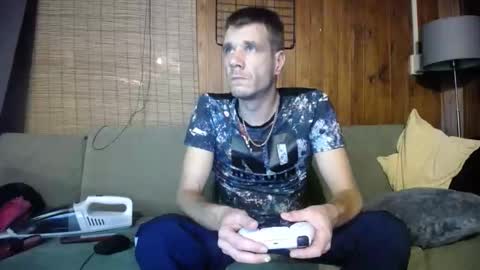 Snapshot of gizmomaster chatting on October 13, 6:19 pm dutch rave guy c2c dutch online show from October 13, 6:19 pm