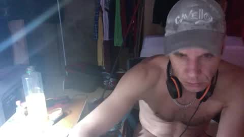 Snapshot of gizmomaster chatting on June 2, 12:12 am dutch rave guy c2c dutch online show from June 2, 12:12 am