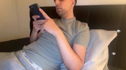 Snapshot of glamour_xo chatting on November 18, 12:49 am Glamour online show from November 18, 12:49 am