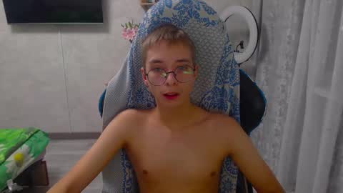 Snapshot of glasses_cat chatting on March 2, 6:26 pm Eugene and Damian online show from March 2, 6:26 pm