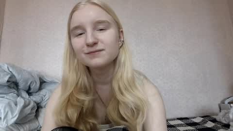 Snapshot of glennabeem chatting on April 4, 7:06 am Laura online show from April 4, 7:06 am