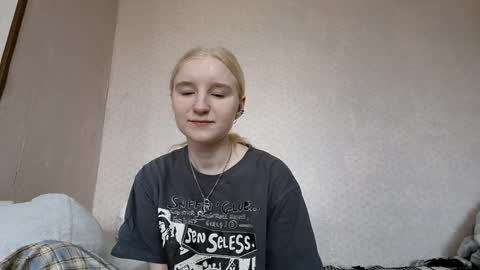 Snapshot of glennabeem chatting on April 7, 7:09 am Laura online show from April 7, 7:09 am