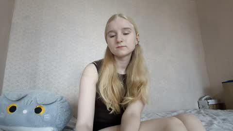 Snapshot of glennabeem chatting on April 8, 9:09 am Laura online show from April 8, 9:09 am