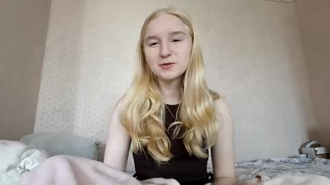 Snapshot of glennabeem chatting on April 17, 6:05 am Laura online show from April 17, 6:05 am