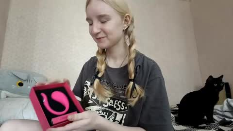 Snapshot of glennabeem chatting on April 22, 8:06 am Laura online show from April 22, 8:06 am