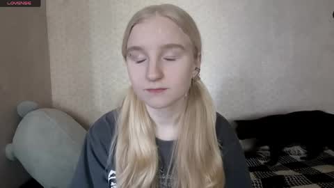 Snapshot of glennabeem chatting on May 4, 9:05 am Laura online show from May 4, 9:05 am