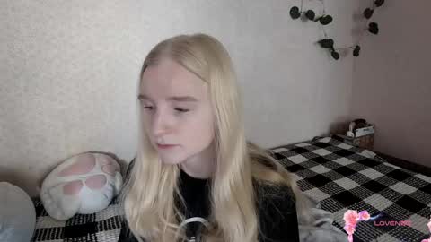 Snapshot of glennabeem chatting on May 6, 9:03 am Laura online show from May 6, 9:03 am