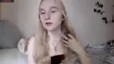 Snapshot of glennabeem chatting on May 20, 8:09 am Laura online show from May 20, 8:09 am