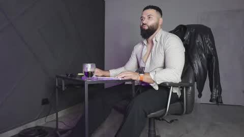 Matthew .. for short call me Matt online show from November 8, 4:45 am