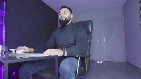 Matthew .. for short call me Matt online show from December 16, 7:41 pm