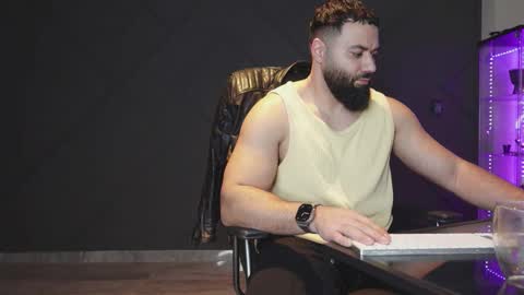 Snapshot of glennmasters chatting on February 25, 9:13 pm Matthew .. for short call me Matt online show from February 25, 9:13 pm