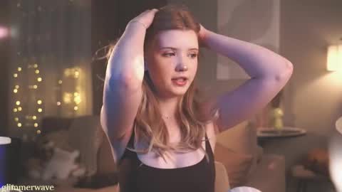 Snapshot of glimmerwave chatting on December 15, 6:45 pm Gracia online show from December 15, 6:45 pm