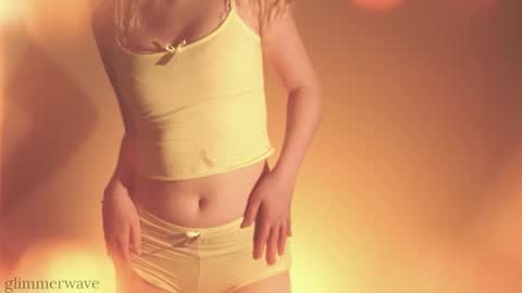 Snapshot of glimmerwave chatting on January 15, 8:45 pm Gracia online show from January 15, 8:45 pm