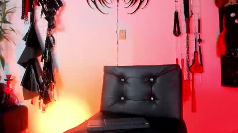 Snapshot of glitch_doll chatting on July 18, 7:28 pm NYX online show from July 18, 7:28 pm