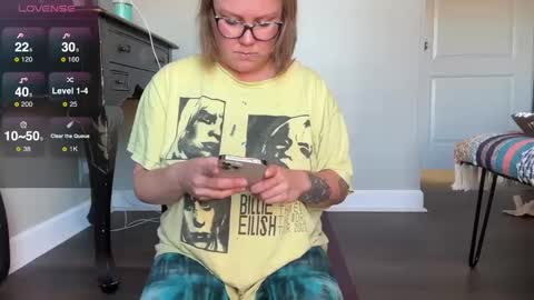 Snapshot of glitterkitty_108 chatting on December 6, 2:17 pm GlitterKitty 108 online show from December 6, 2:17 pm