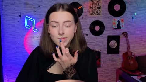 Snapshot of glo_lo chatting on December 2, 3:36 pm Bye everybody Ill be online Monday December 2nd Saturday and Sunday off online show from December 2, 3:36 pm