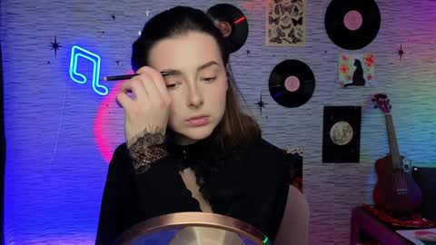 Snapshot of glo_lo chatting on December 4, 3:32 pm Bye everybody Ill be online Monday December 2nd Saturday and Sunday off online show from December 4, 3:32 pm